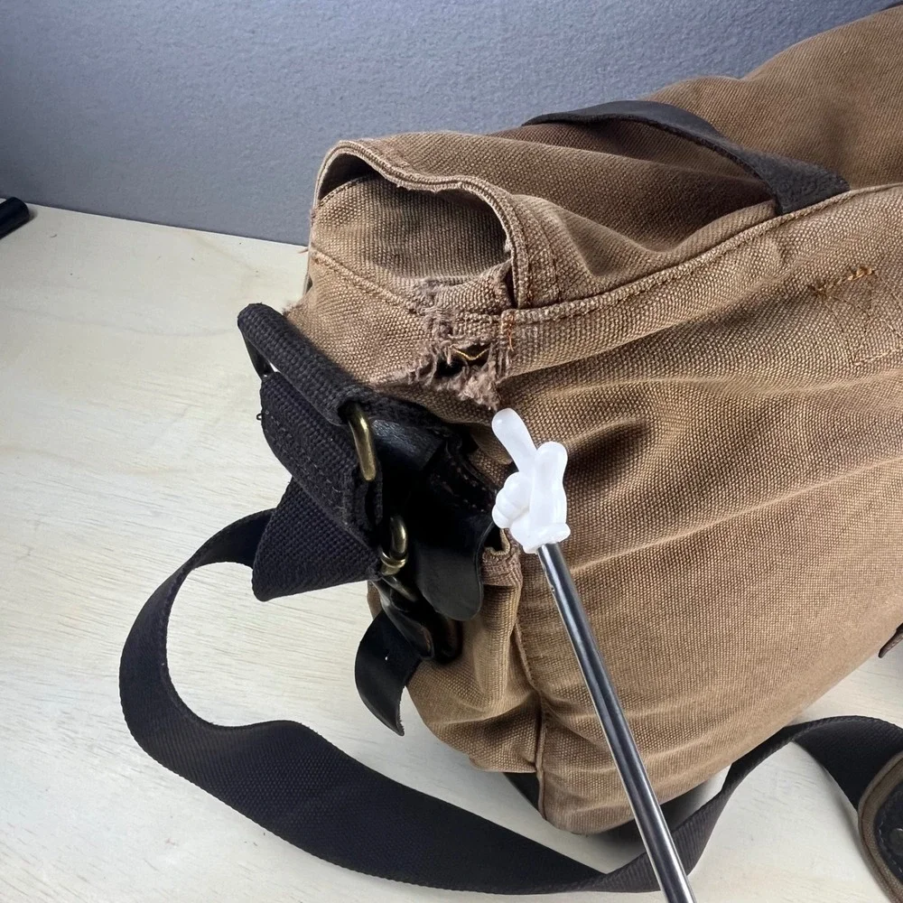 Berchirly canvas messenger